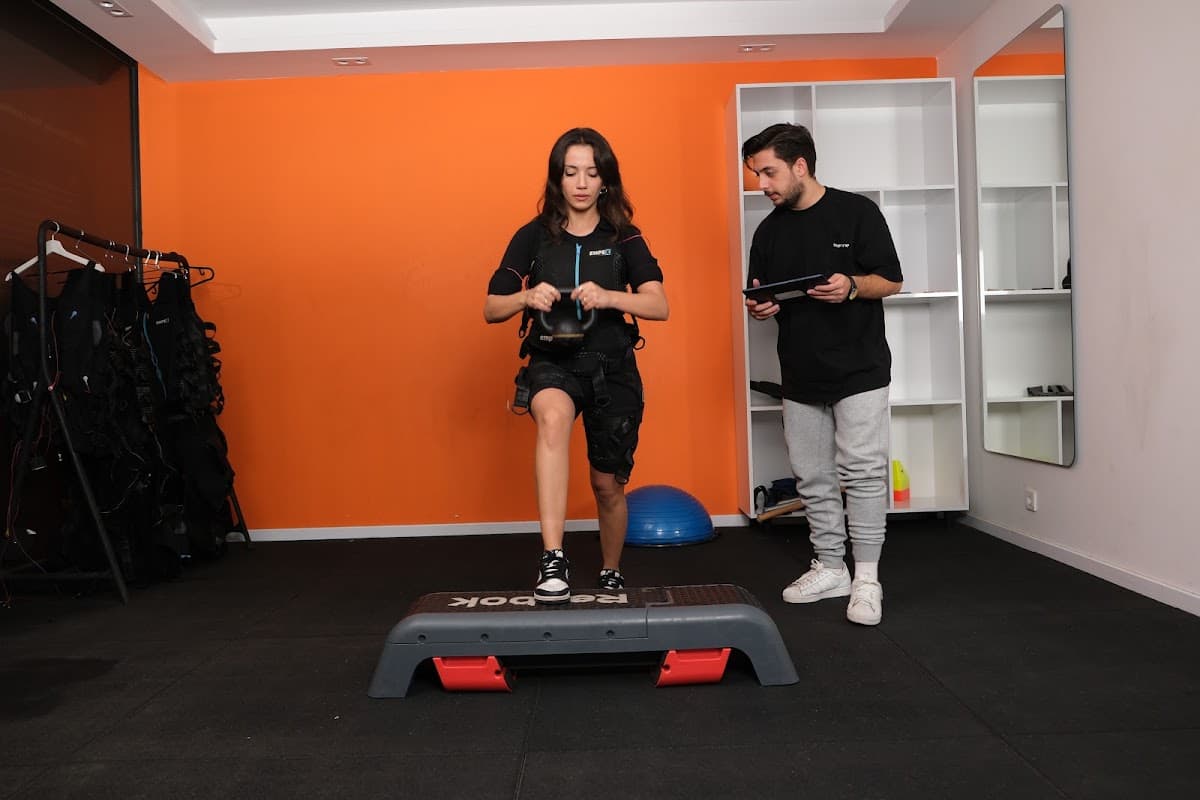 EMS Antrenmanı Gerçekten İşe Yarıyor mu? Kullananların Yorumları ve Bilimsel Gerçekler